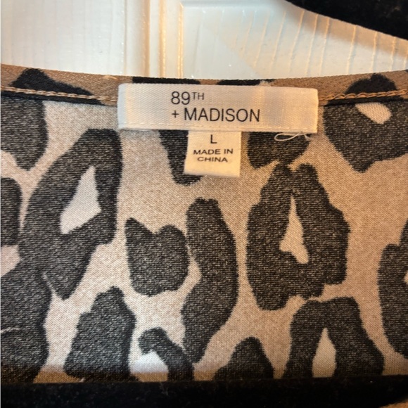 Cheetah print women’s top - Picture 3 of 6